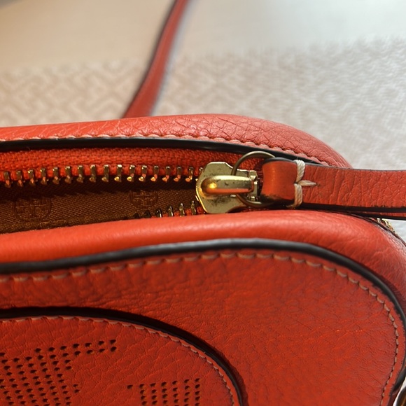 Tory Burch Logo Crossbody Purse - Picture 12 of 15